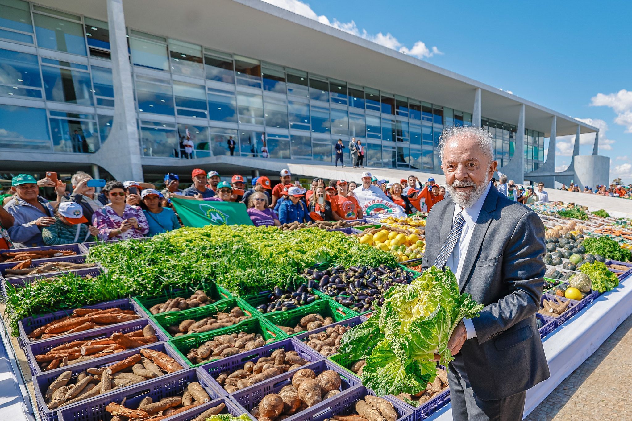 Governo anuncia medidas para baixar preços dos alimentos; confira