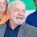 Lula anuncia aumento do salário mínimo e revisão da tabela do Imposto de Renda