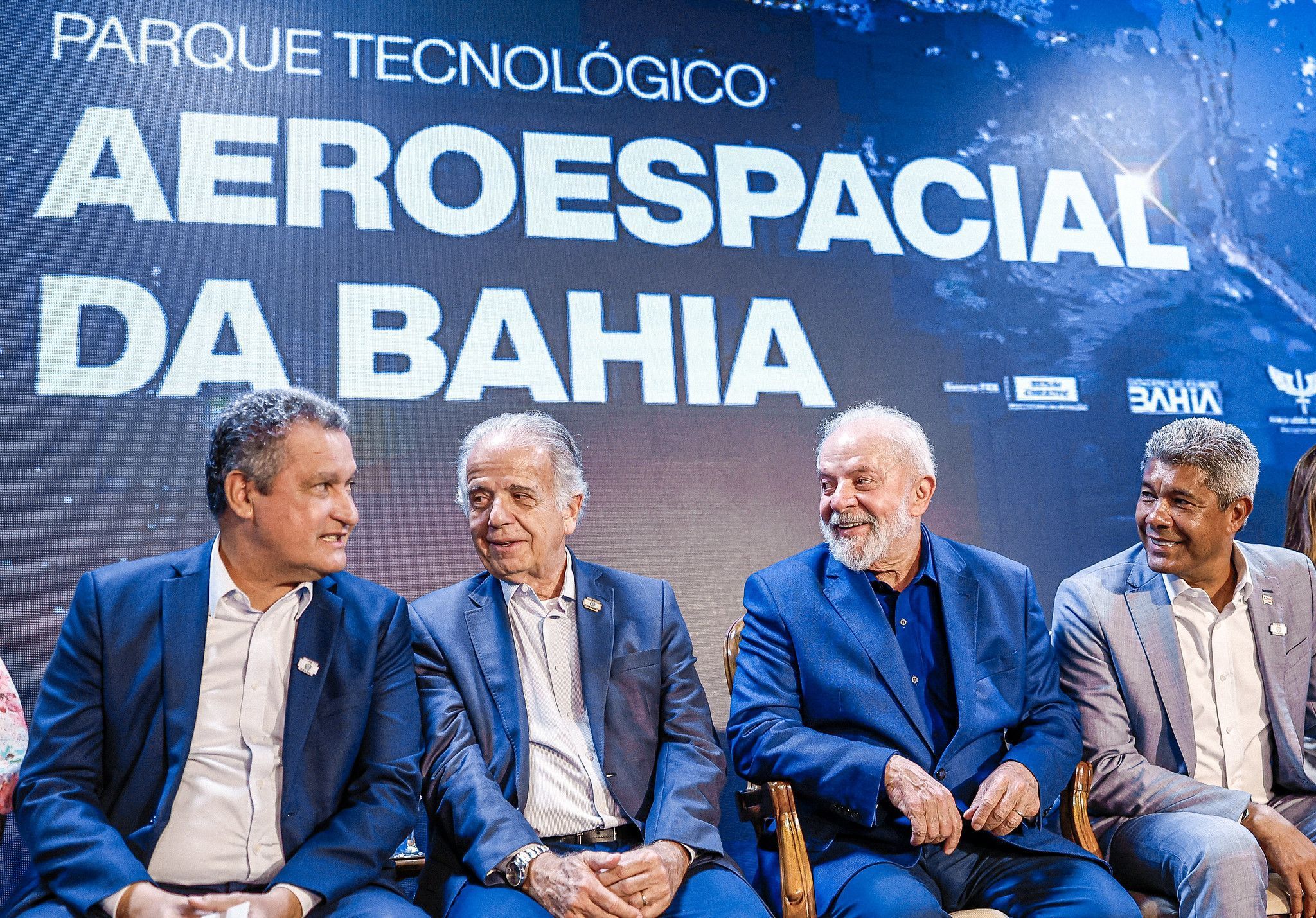 Pé de Meia: Lula confirma depósito mensal de R$ 200 na poupança para alunos da rede pública