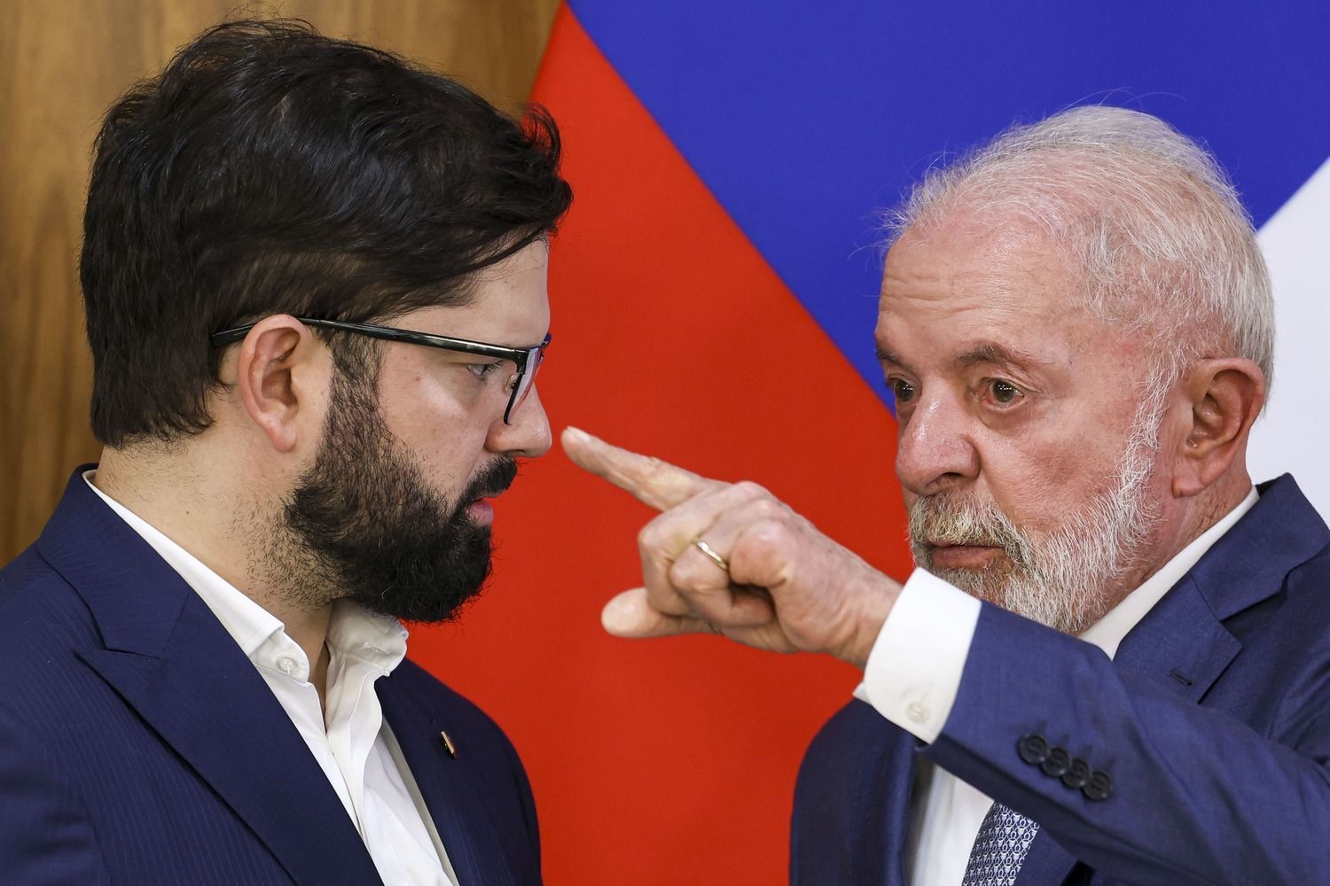 Lula critica tarifaço de Trump e defende união latina em visita de Boric