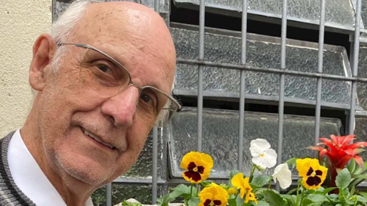 Lula condecora padre Júlio Lancellotti com medalha da Ordem do Ministério da Justiça