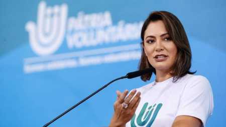 Lula cria grupo de trabalho para analisar programa comandado por Michelle Bolsonaro