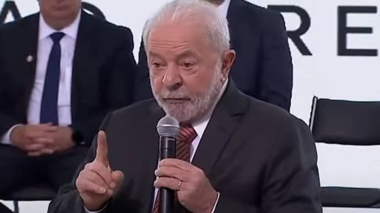 Lula criticou modelo de tributação do Imposto de Renda e afirmou que rico precisa pagar mais