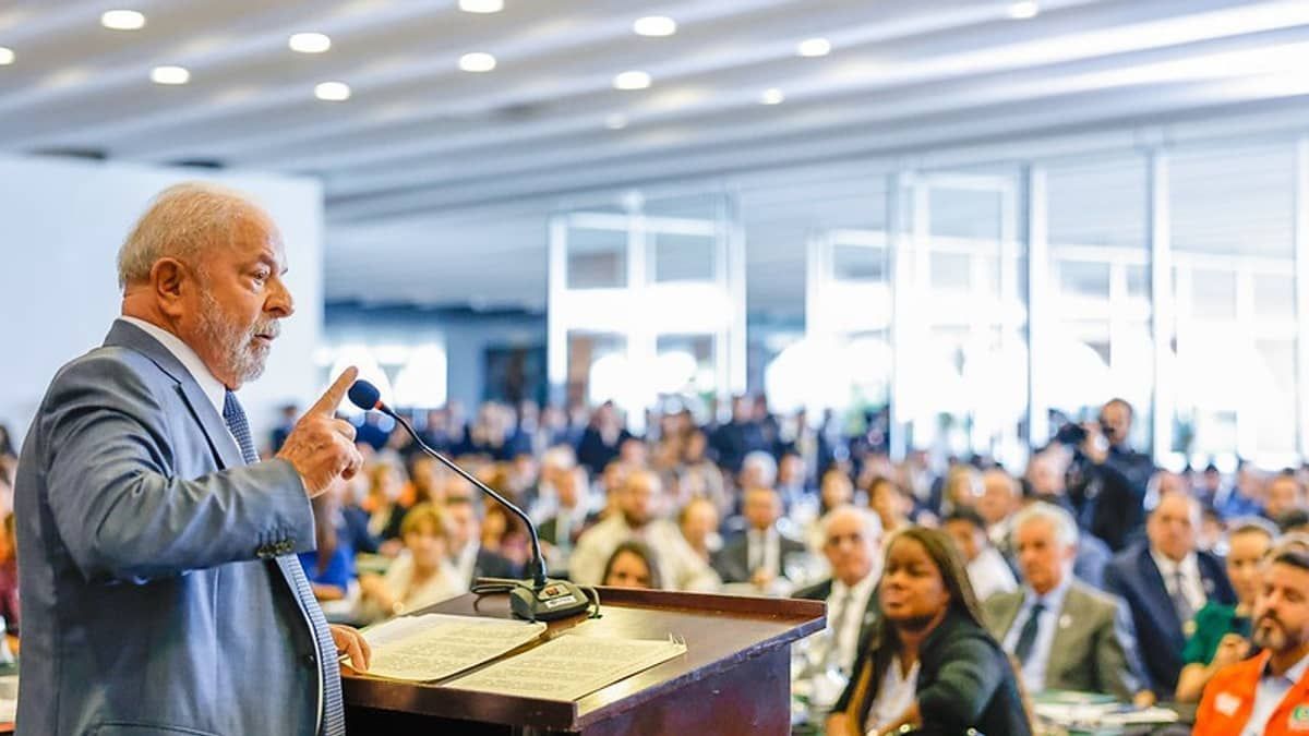 'Qual pobre pode comprar carro popular por R$ 90 mil?', questiona Lula ao defender crédito  