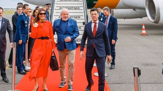 Lula desembarca na Bélgica ao lado da primeira-dama Janja