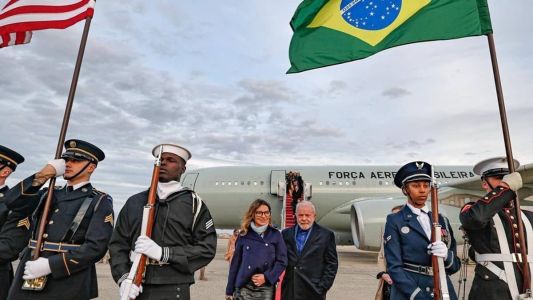 Lula desembarcou em Washington na noite desta quinta-feira (9)