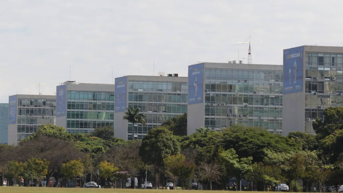 Lula deve recuar de criação de nova pasta e desabrigar ministros