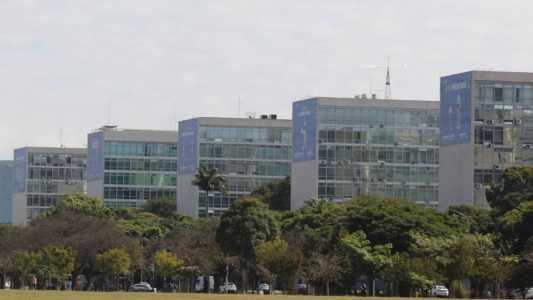 Lula deve recuar de criação de nova pasta e desabrigar ministros.