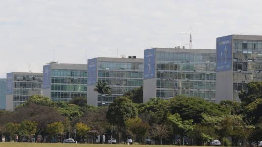 Lula deve recuar de criação de nova pasta e desabrigar ministros.