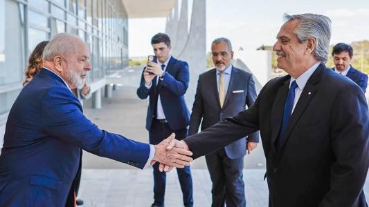 Lula e Alberto Fernández se reuniram em Brasília nesta segunda-feira (26)