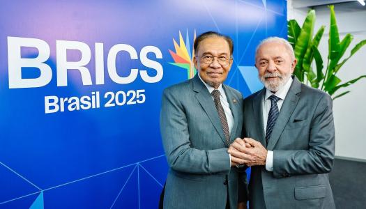 O presidente Lula (dir.) e o premiê da Malásia, Anwar bin Ibrahim