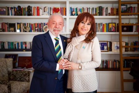 O presidente Lula (esq.) e a ex-presidente da Argentina Cristina Kirchner (dir.)
