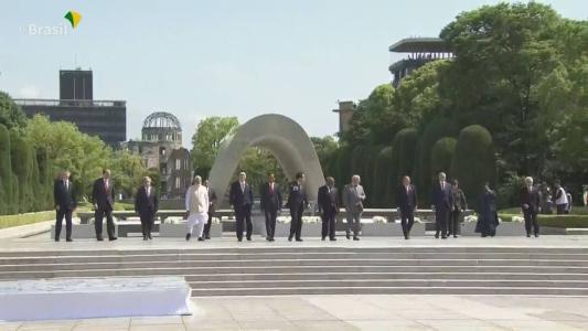 Lula e demais chefes de Estado convidados do G7 visitam memorial de vítimas da bomba atômica no Japão.