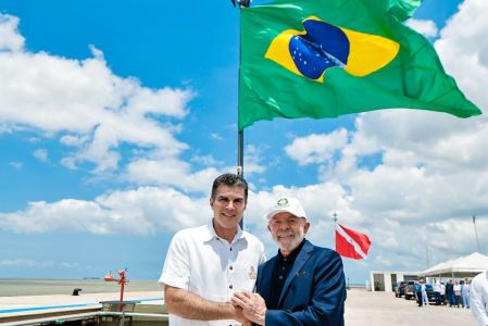 O presidente Lula (dir.) e o governador do Pará, Helder Barbalho (esq.)