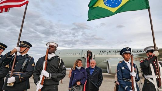 Lula e Janja desembarcaram em Washington no início da noite desta quinta-feira (9)