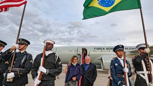 Lula e Janja desembarcaram em Washington no início da noite desta quinta-feira (9)