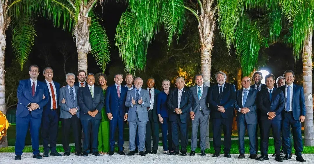 Para melhorar relação, Lula janta com Motta e 16 líderes da Câmara