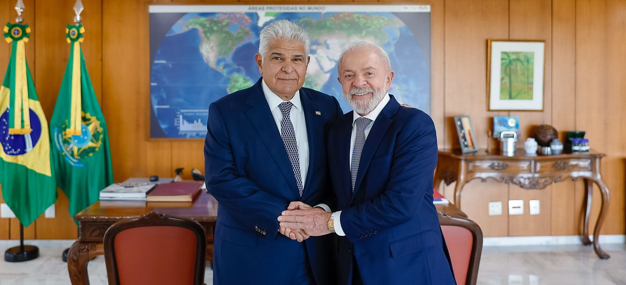 Com líder do Panamá, Lula diz que comércio internacional é usado para 'chantagem'