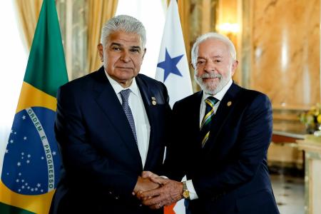 Os presidentes do Panamá, José Raúl Mulino (esq.), e do Brasil, Lula (dir.)