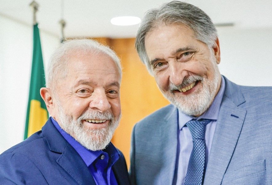 Pimentel faz postagem ao lado de Lula e diz que governo estuda a ampliação de crédito para micro empresas