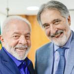Pimentel faz postagem ao lado de Lula e diz que governo estuda a ampliação de crédito para micro empresas
