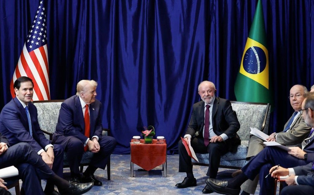 Trump parabeniza Lula por aniversário, mas desconversa sobre tarifas