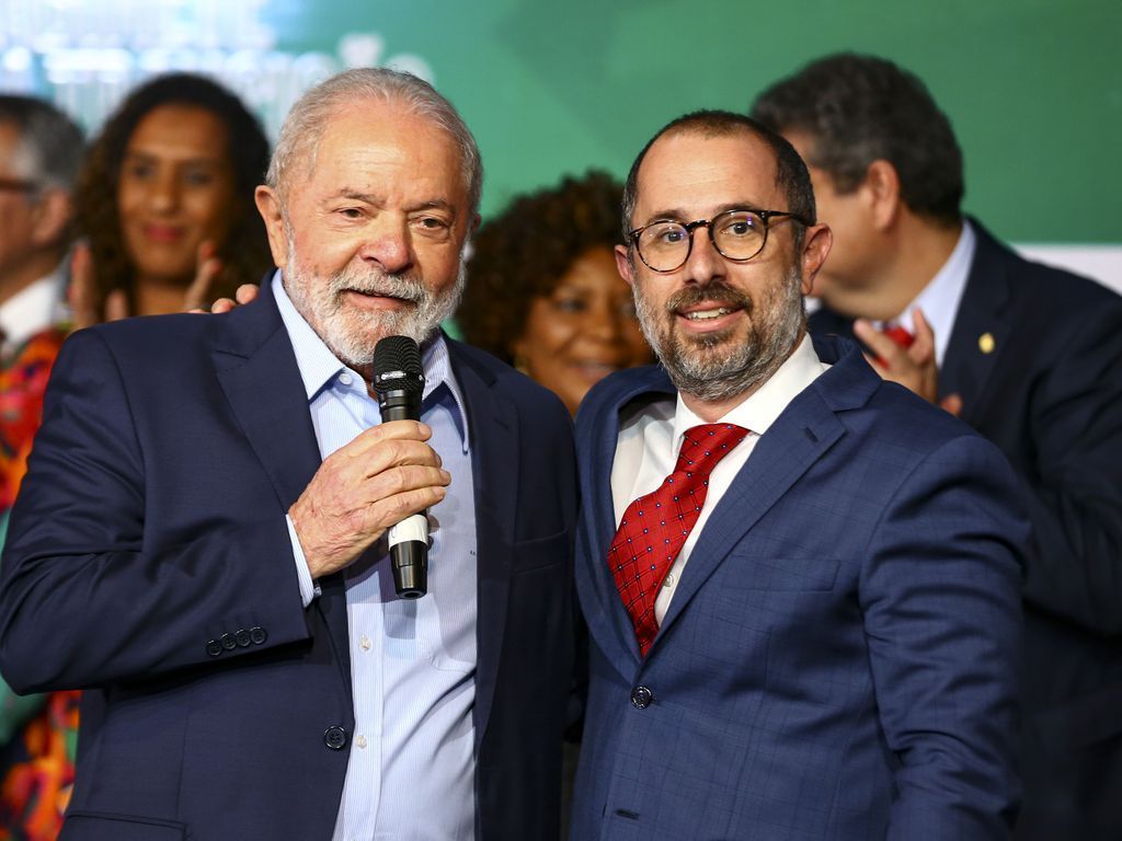 Comissão de Ética abre investigação contra ministro da CGU de Lula