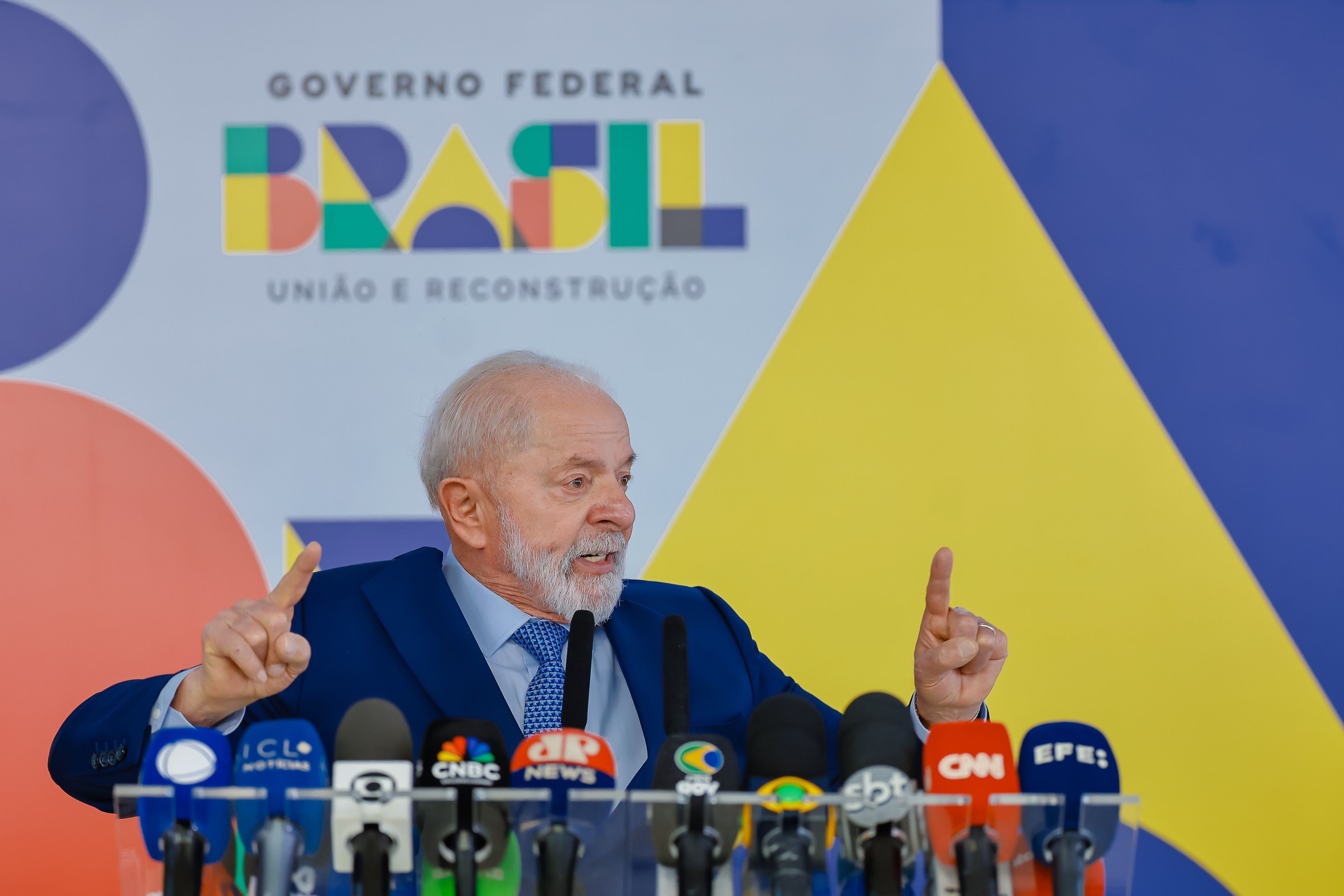 Lula minimiza alta dos juros e diz que Galípolo não pode dar 'cavalo de pau' no Banco Central
