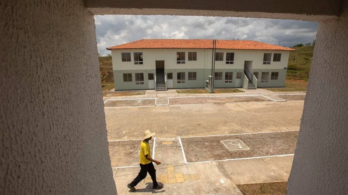 Lula entrega casas na Bahia e anuncia retomada do Minha Casa, Minha Vida