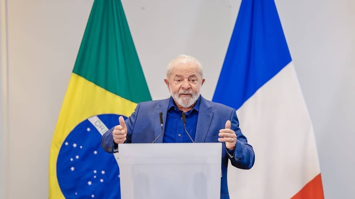 Lula continua estável e evoluindo bem, informa boletim médico