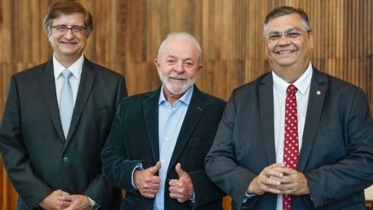 Lula indicou Paulo Gonet para o comando da Procuradoria Geral da República, e Flávio Dino para o STF