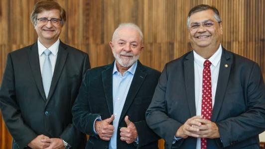 Lula indicou Paulo Gonet para o comando da Procuradoria Geral da República, e Flávio Dino para o STF
