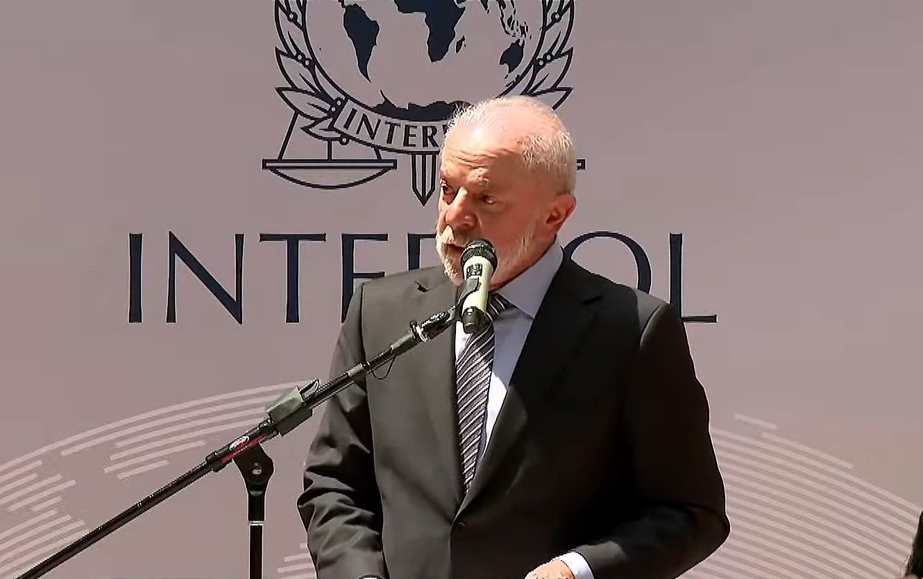 Lula visita Interpol, na França, e defende união global contra o crime organizado