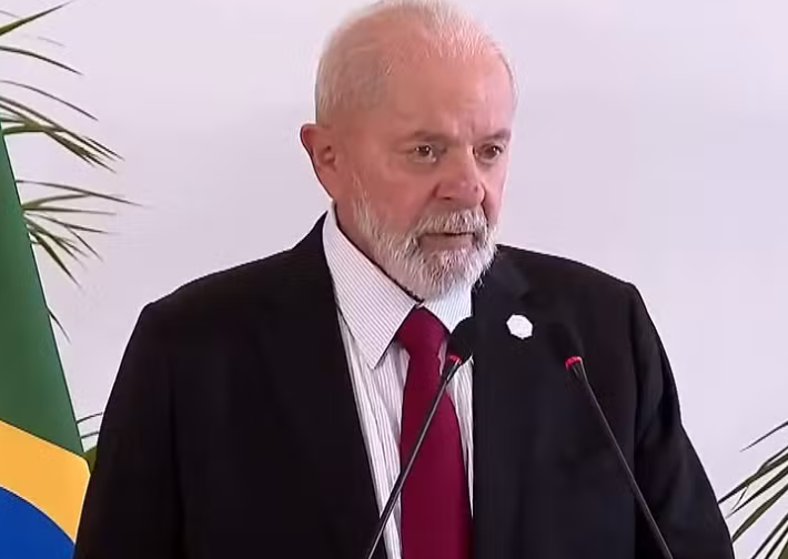 Lula pede informações sobre Bolívia e defende democracia na região: 'Golpe nunca deu certo'