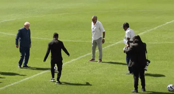 Lula troca passes com ídolos do Corinthians na Arena do time
