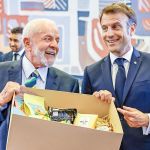 Lula presenteia Macron com queijos de Minas Gerais em visita do francês ao Brasil