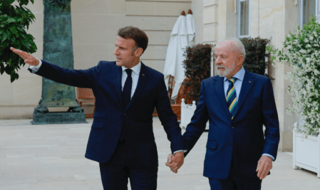 Lula cumpre agenda na França