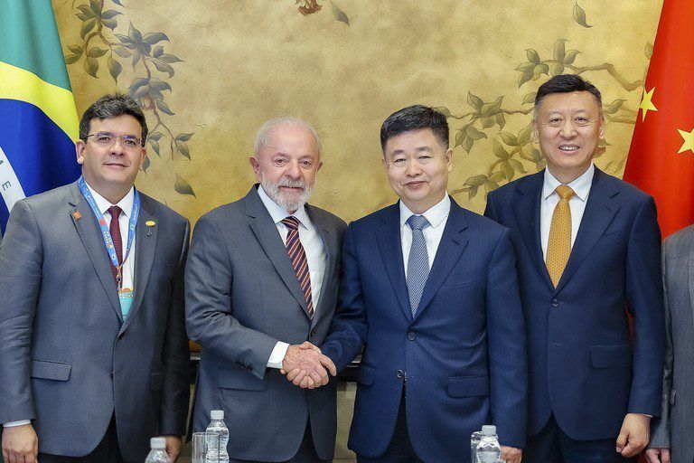 Lula anuncia R$ 27 bilhões de investimentos da China no Brasil
