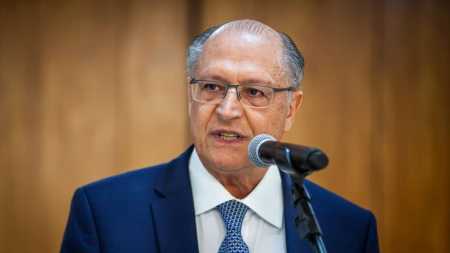 Lula não foi ao RS por 7 de Setembro e problema de saúde, diz Alckmin ao anunciar auxílio para Estado.