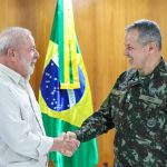 Novo comandante do Exército convoca reunião com generais para terça-feira 