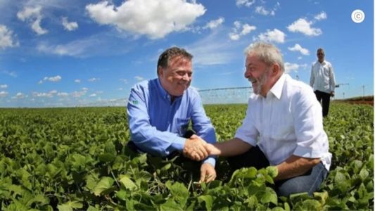 Lula numa lavoura de soja com Blairo Maggi, ex ministro da agricultura do governo Dilma Russeff