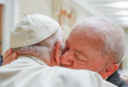 Lula deseja melhoras ao Papa Francisco, internado desde sexta | CNN Brasil