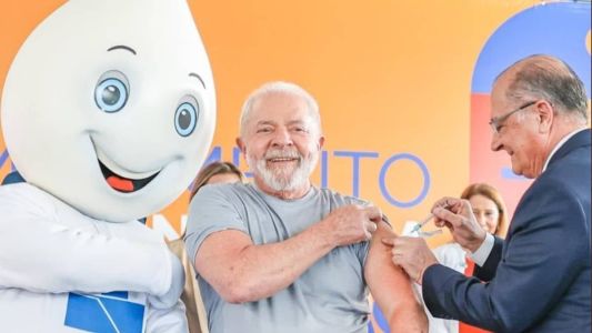 Lula participa de lançamento do Movimento Nacional pela Vacinação e recebe dose de imunizante de Geraldo Alckmin