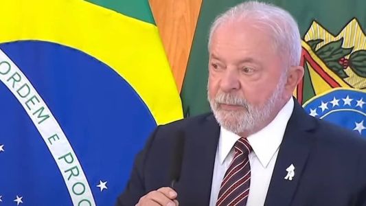 Lula participou de cerimônia dos 100 dias de governo ao lado dos ministros nesta segunda-feira (10), no Palácio do Planalto