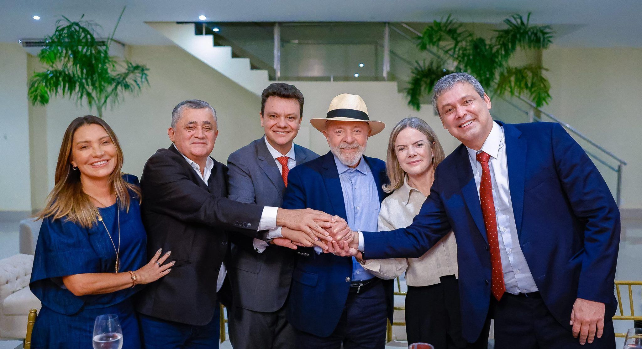 Com a presença de Lula, PT confirma Lindbergh Farias como novo líder na Câmara