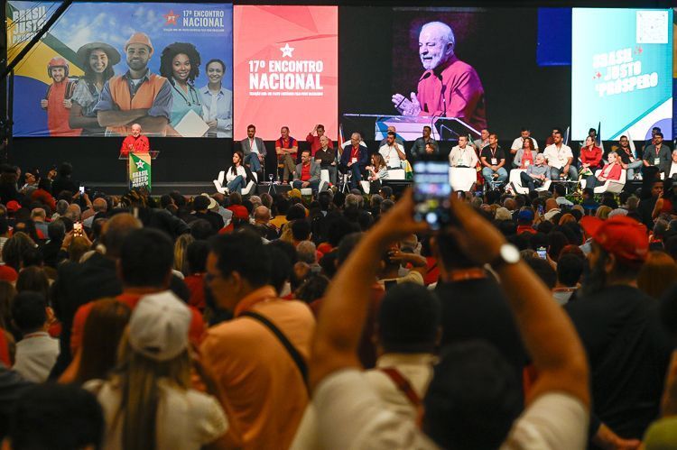 PT reduz fatia do fundo eleitoral para Lula e amplia recursos para candidaturas ao Senado