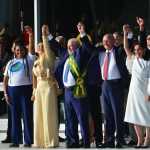 Saiba quem são as pessoas que entregaram a faixa presidencial para Lula