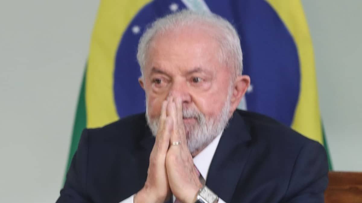 Lula fala em 'trabalhar' e 'correr uma maratona' após deixar hospital 
