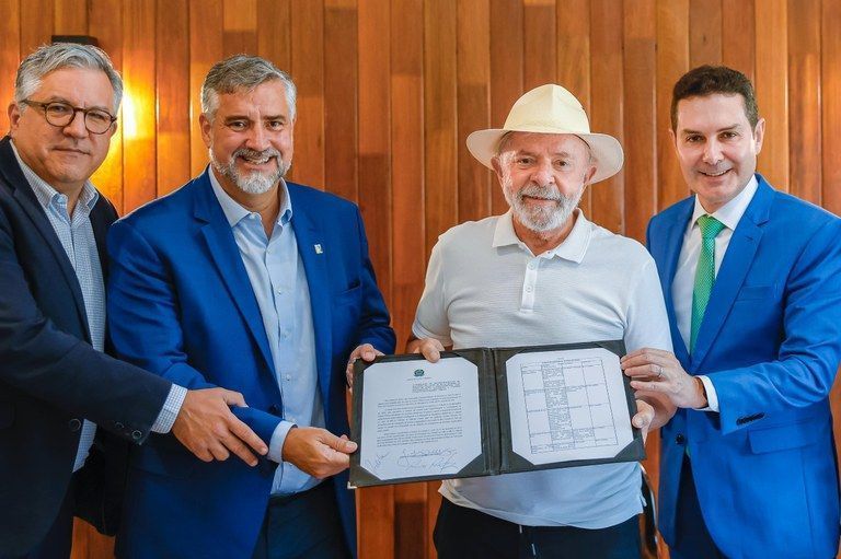 Lula oficializa criação de fundo de R$ 6,5 bi para obras no RS