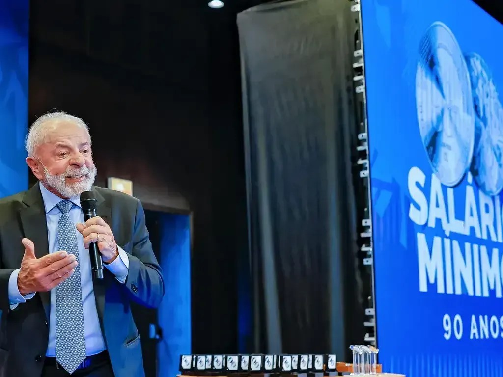 Lula diz que salário mínimo é 'muito baixo' no Brasil